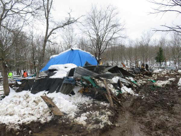Enkaz altında onlarcası öldü. Karın ağırlığını kaldıramadı yerle bir oldu - Resim : 3