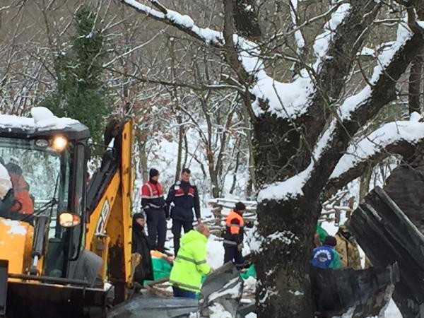 Enkaz altında onlarcası öldü. Karın ağırlığını kaldıramadı yerle bir oldu - Resim : 15