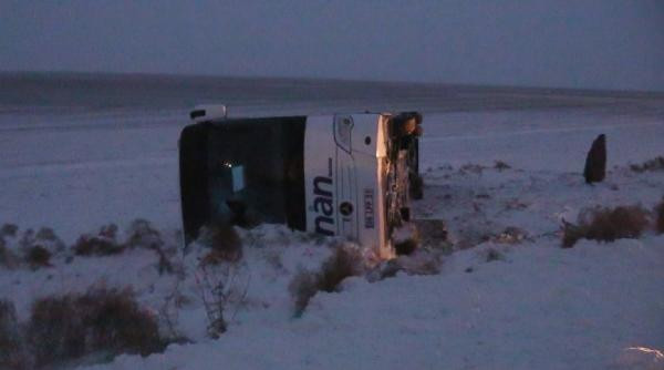 Yolcu otobüsü devrildi. Onlarca yaralı var - Resim : 1