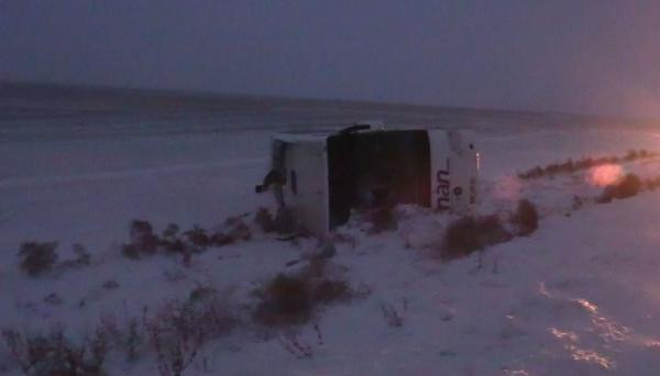 Yolcu otobüsü devrildi. Onlarca yaralı var - Resim : 4
