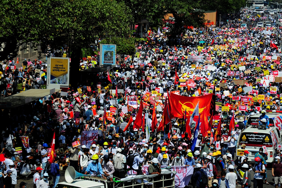Myanmar’da darbe karşıtı protestolar sürüyor (17 Şubat 2021) - Resim : 2