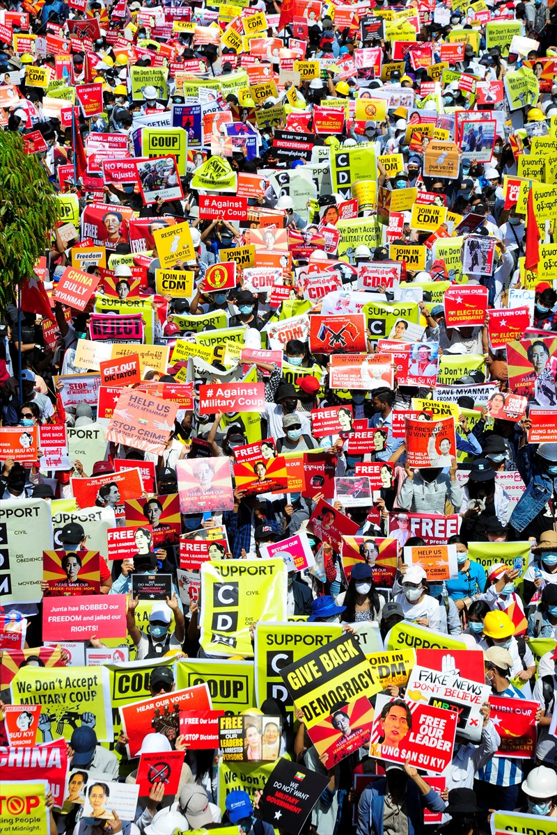 Myanmar’da darbe karşıtı protestolar sürüyor (17 Şubat 2021) - Resim : 6
