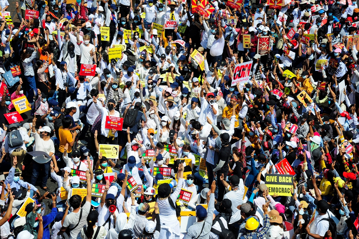 Myanmar’da darbe karşıtı protestolar sürüyor (17 Şubat 2021) - Resim : 8