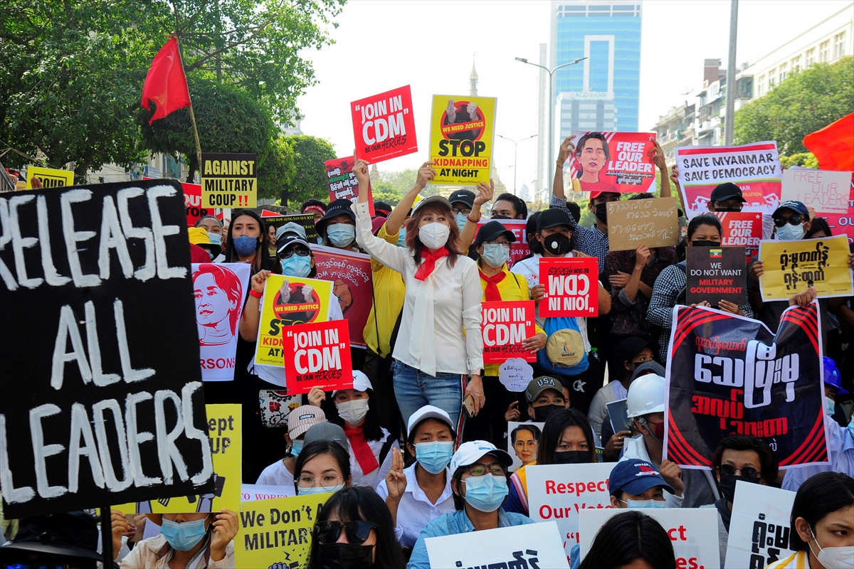 Myanmar’da darbe karşıtı protestolar sürüyor (17 Şubat 2021) - Resim : 9