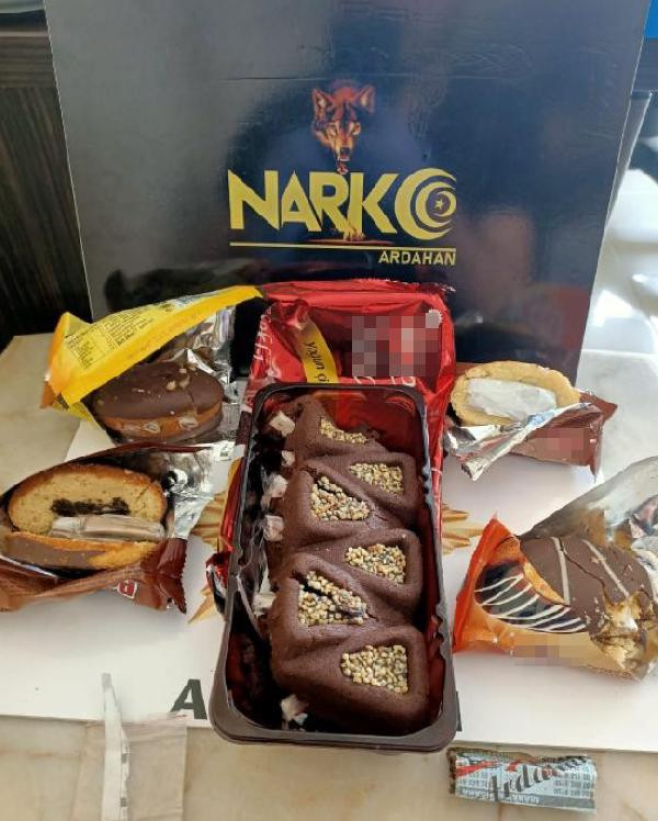 Polis keklerin içinde buldu - Resim : 1