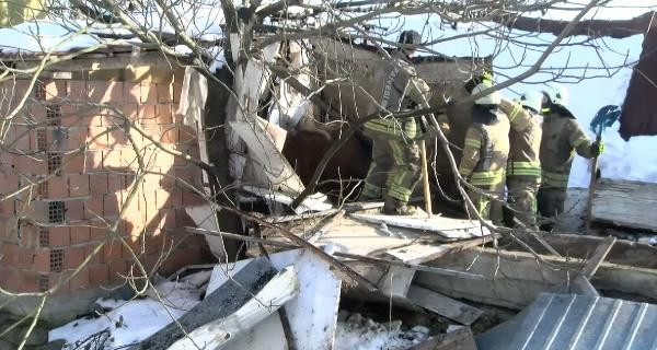 Çatı çöktü onlarcası enkaz altında kaldı - Resim : 2