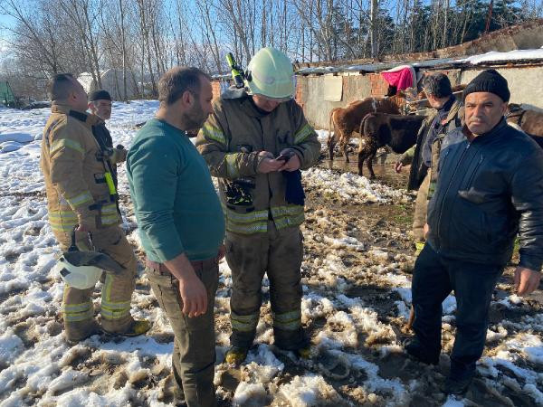 Çatı çöktü onlarcası enkaz altında kaldı - Resim : 6