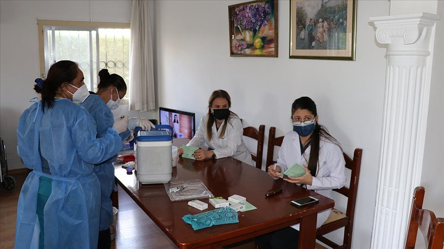 KKTC'de basın mensupları korona aşısı oldu - Resim : 1