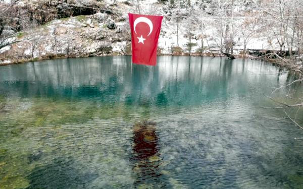 Derinliğini kimse bilmiyor. Dalgıçlar bile cesaret edemedi - Resim : 5