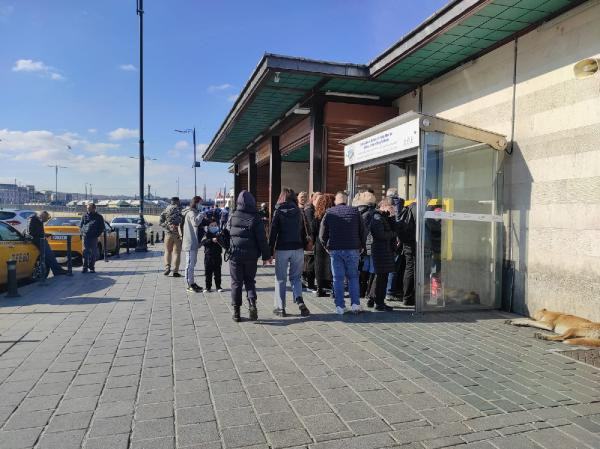 Sokağa çıkma kısıtlaması unutuldu caddeler doldu taştı - Resim : 9