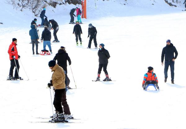 Sokağa çıkma kısıtlaması unutuldu caddeler doldu taştı - Resim : 12