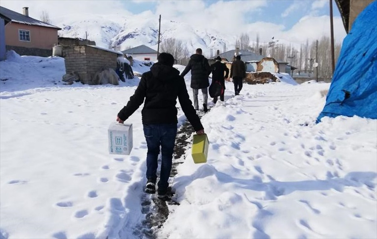 Van'da zorlu kış şartlarına rağmen aşı çalışmaları sürüyor - Resim : 2