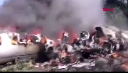 Meksika'da yanan uçakta 6 asker öldü. İnişe geçerken düştü - Resim : 2