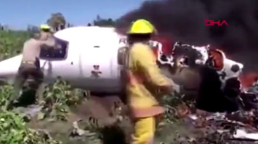Meksika'da yanan uçakta 6 asker öldü. İnişe geçerken düştü - Resim : 3