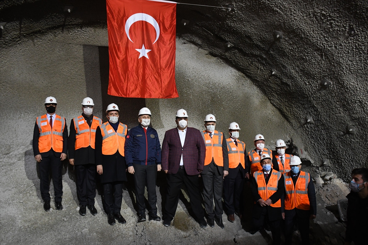 Kırkdilim Geçişi'ndeki 'T2 Tüneli'nde ışık göründü - Resim : 10