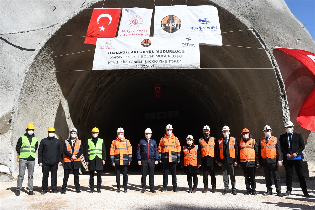 Kırkdilim Geçişi'ndeki 'T2 Tüneli'nde ışık göründü - Resim : 15