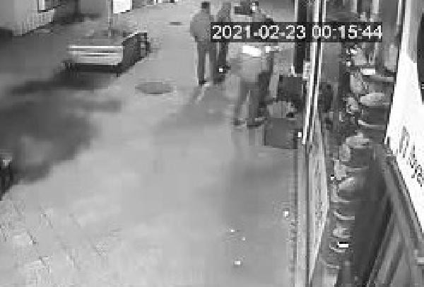 Serbest kalan hırsızlar aynı dükkanı soydu - Resim : 4