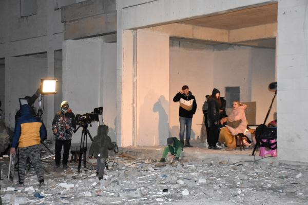 Dizi çekimini polisler bastı. Oyuncular heyecanlandı - Resim : 7