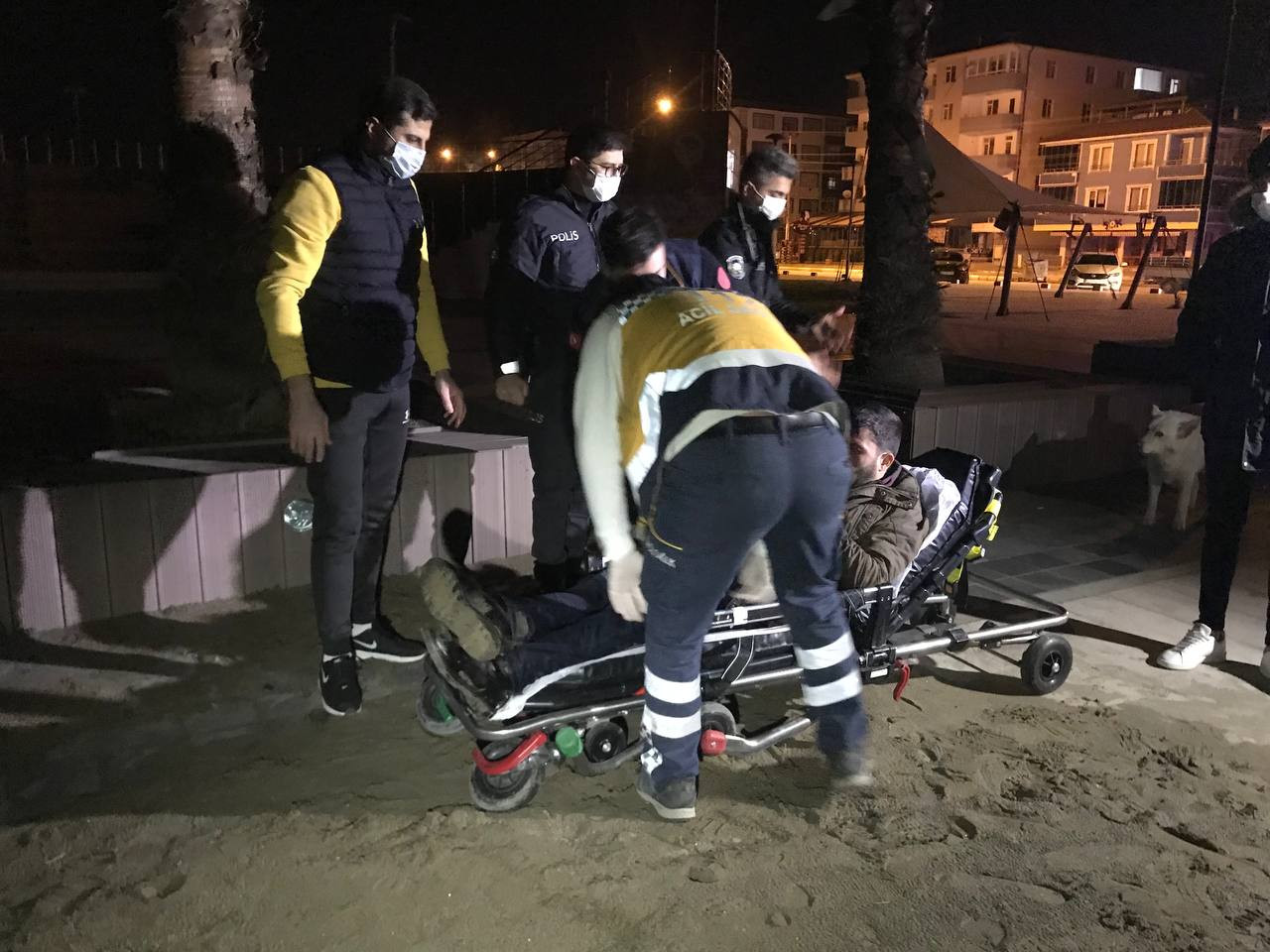 Denizden zorla ikna edilerek çıkarıldı - Resim : 3