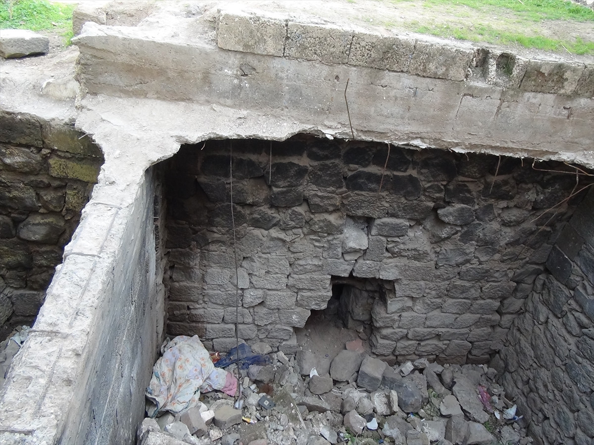 Şanlıurfa’da define avcıları buldu. Jandarmaya bölgeyi koruma altına aldı - Resim : 1