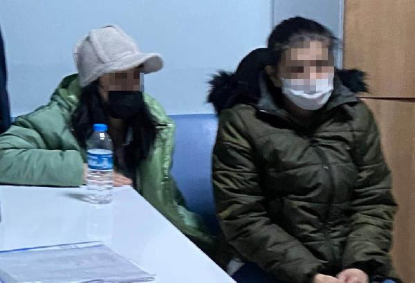 Sağlıkçıya su şişeli saldırı. 17 yaşındaki kız gözaltında - Resim : 1