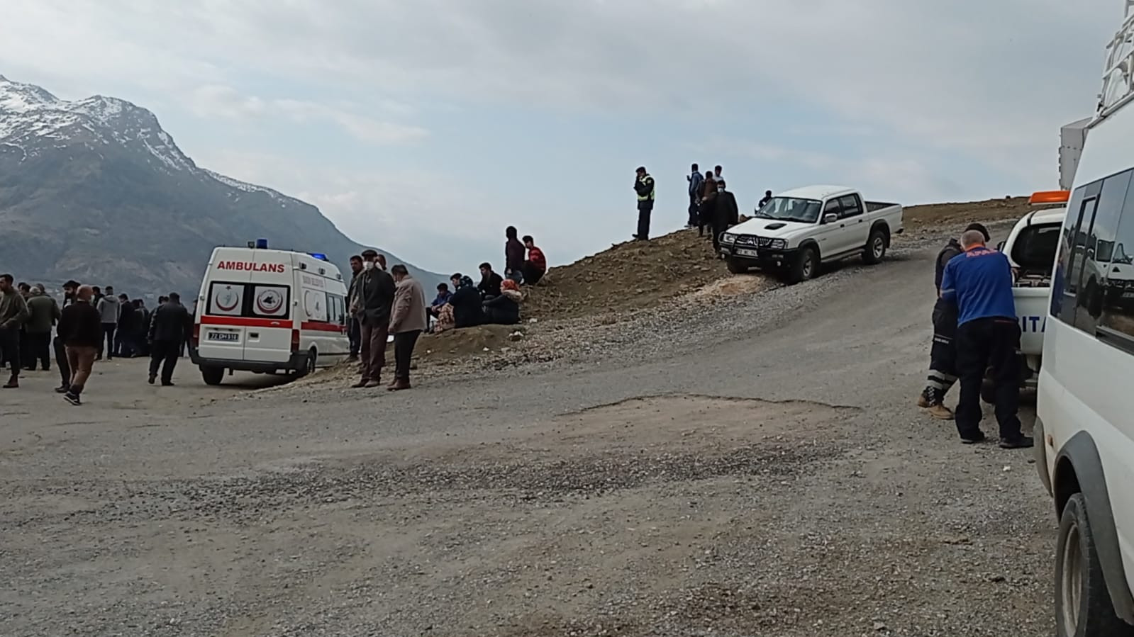 Batman'da öğrenci servisi 300 metreden uçuruma yuvarlandı. 2 kardeşten kahreden haber - Resim : 4