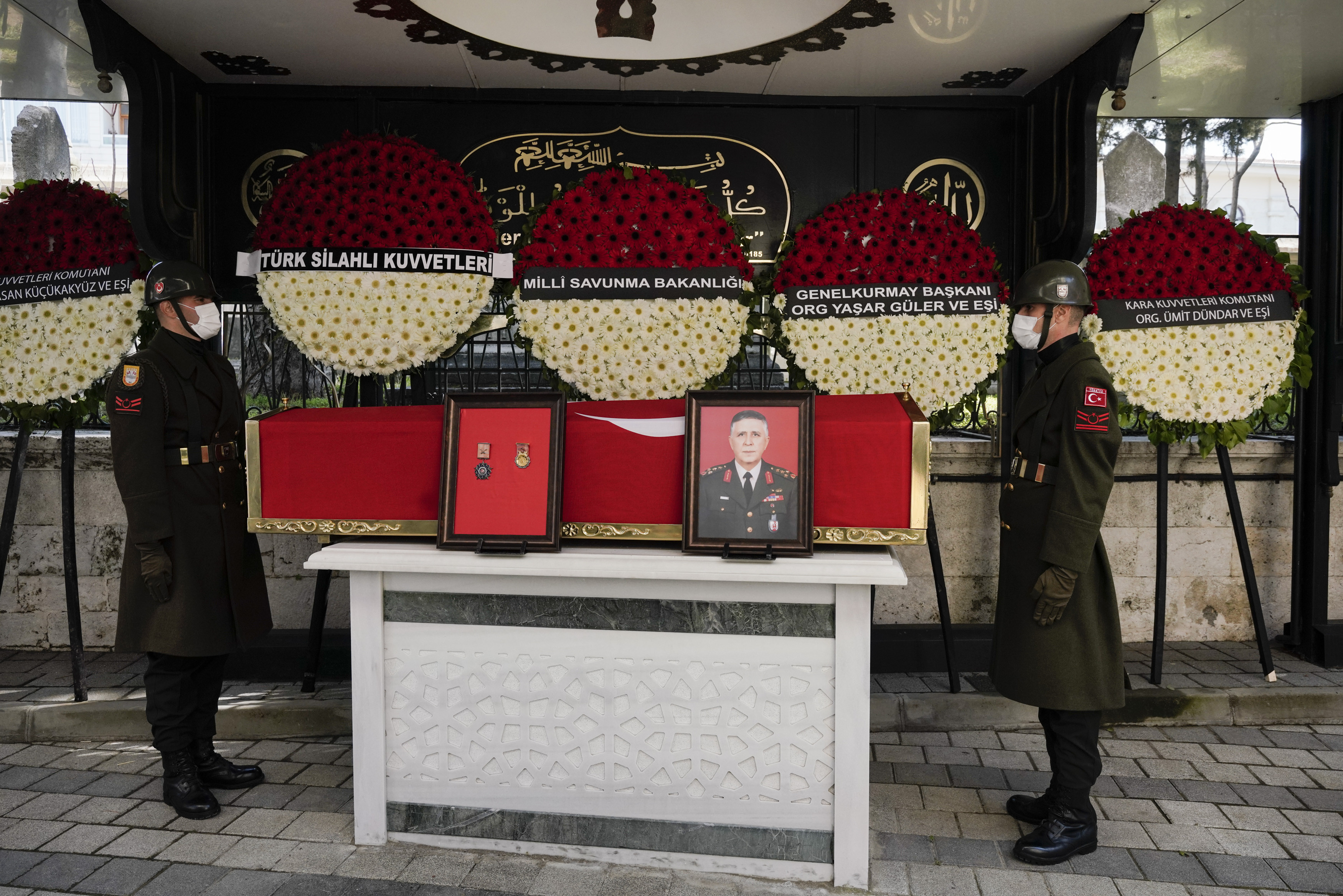 Edip Başer son yolculuğuna uğurlandı - Resim : 1
