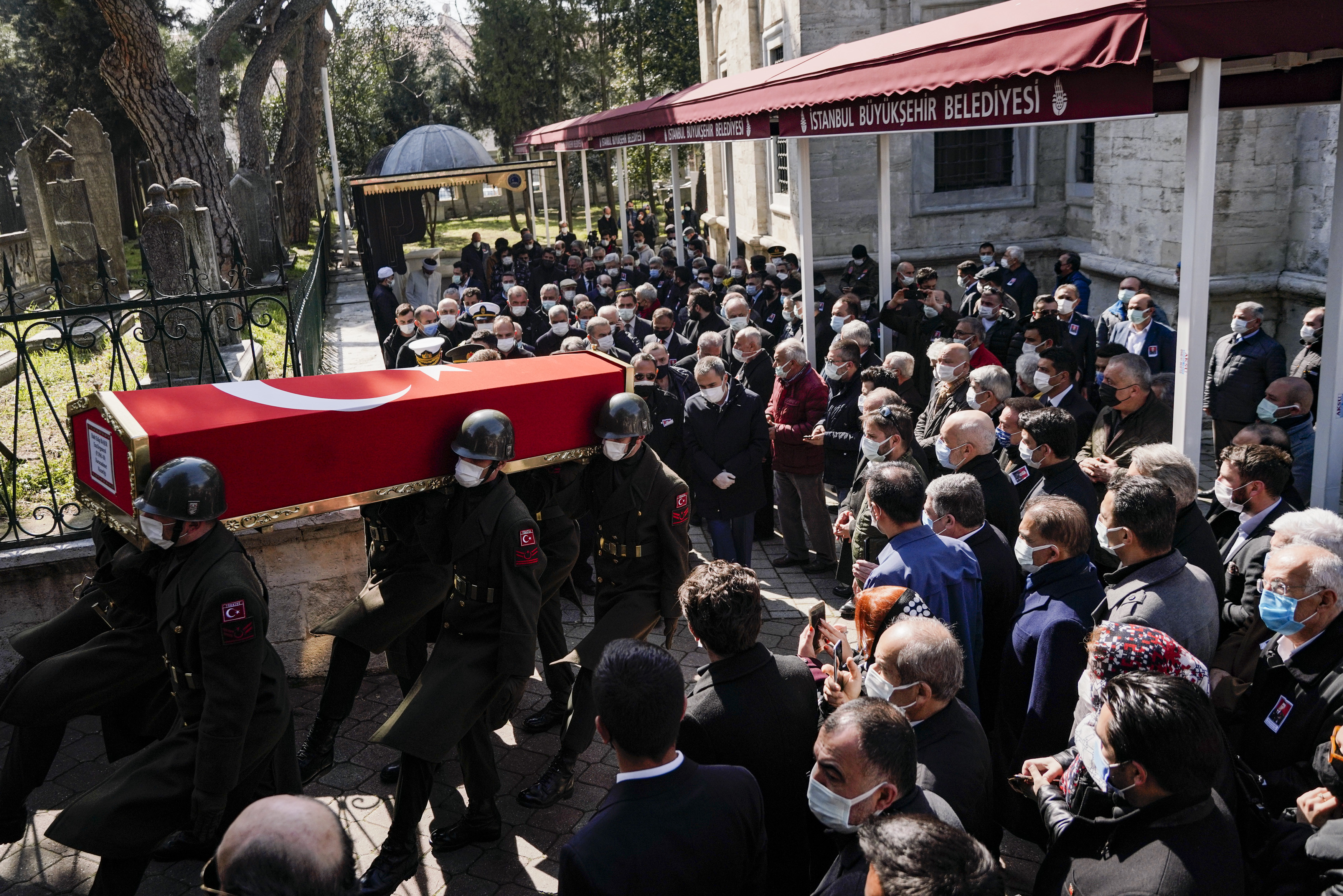 Edip Başer son yolculuğuna uğurlandı - Resim : 2