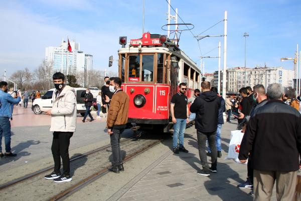 İstiklal Caddesi doldu taştı - Resim : 3