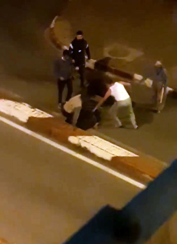 Antalya'da beş kişi bir olup bir genci öldüresiye dövdü. Kimse ayıramadı - Resim : 5