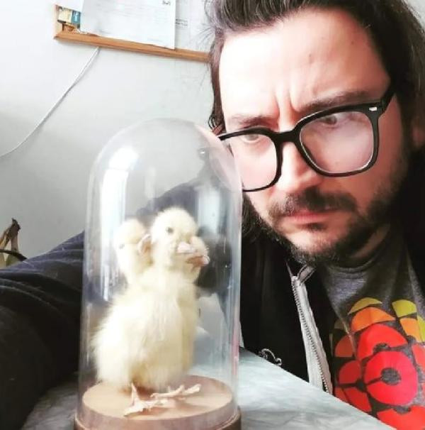 Kanada'da kapısında bulduğu esrarengiz koliyi açtı gözlerine inanamadı - Resim : 1