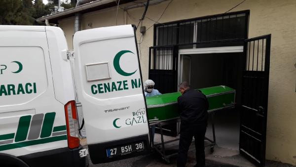 Bahçesinde ateş yakan kadın hayatını kaybetti - Resim : 1