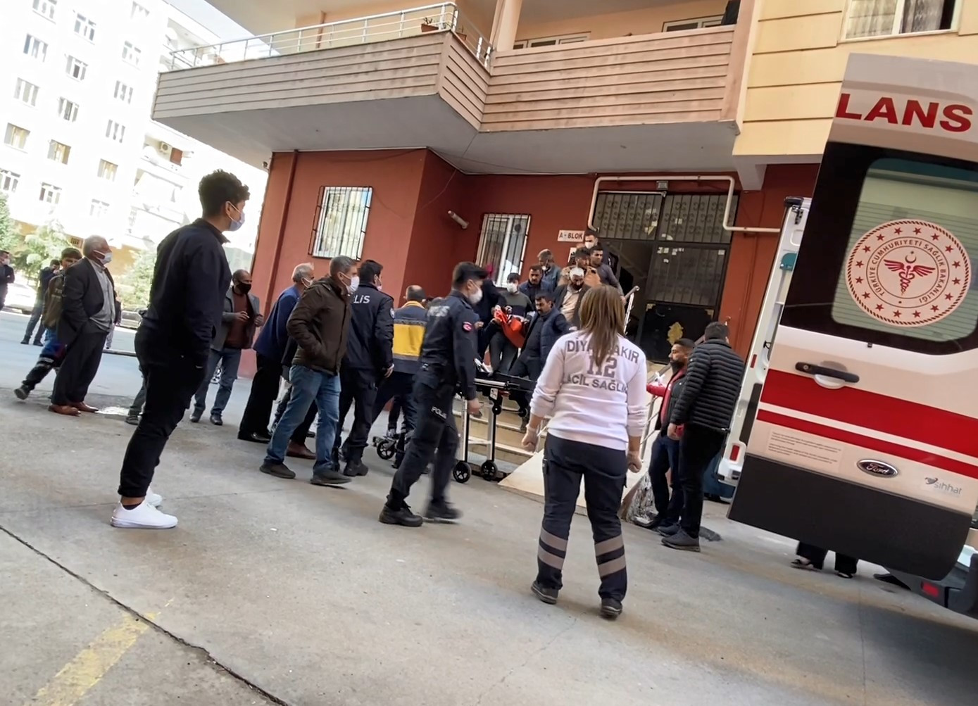 Diyarbakır'da Gülşah K'nın boğazına sarılı yazmayı gördüler sinir krizi geçirdiler - Resim : 2