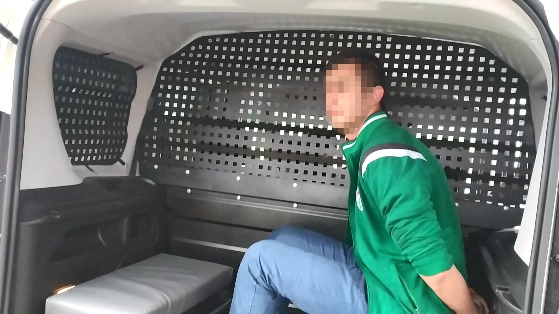 Bursa'da korku dolu anlar. Sokakta, parkta, takside önüne gelene saldırdı - Resim : 2