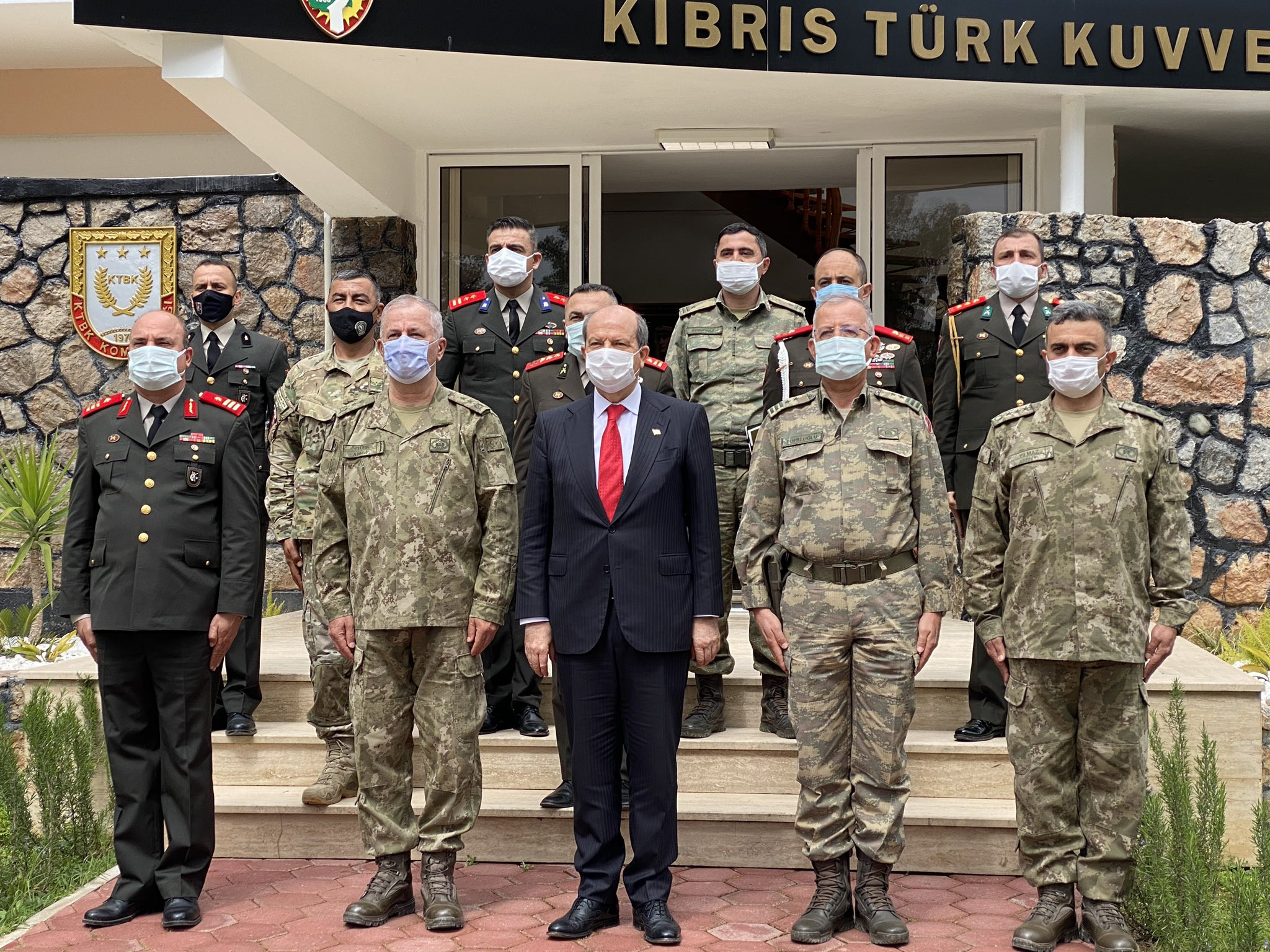 KKTC Cumhurbaşkanı Ersin Tatar'dan Kıbrıs Türk Kuvvetleri Alayı’na ziyaret - Resim : 1