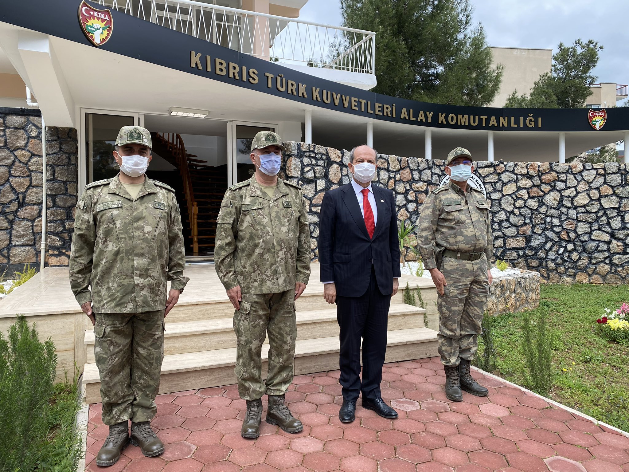 KKTC Cumhurbaşkanı Ersin Tatar'dan Kıbrıs Türk Kuvvetleri Alayı’na ziyaret - Resim : 2