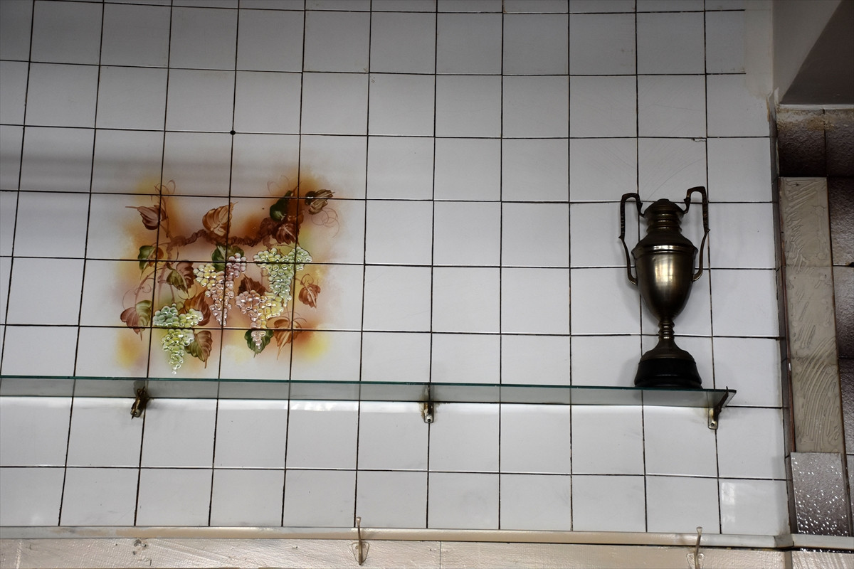 17 kupanın 16’sını çalıp neden bir tane bıraktılar. Futbol kulübü şokta. Manevi değeri var vicdansız hırsızlar - Resim : 2