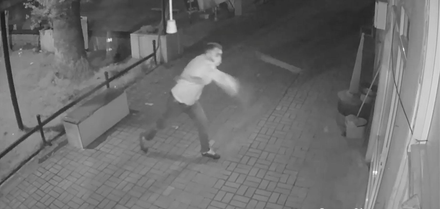 Cep telefonu hırsızlığı kamerada - Resim : 2