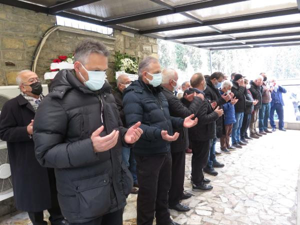 Hürriyet'in efsane ismi Seçkin Türesay son yolculuğuna uğurlandı - Resim : 2