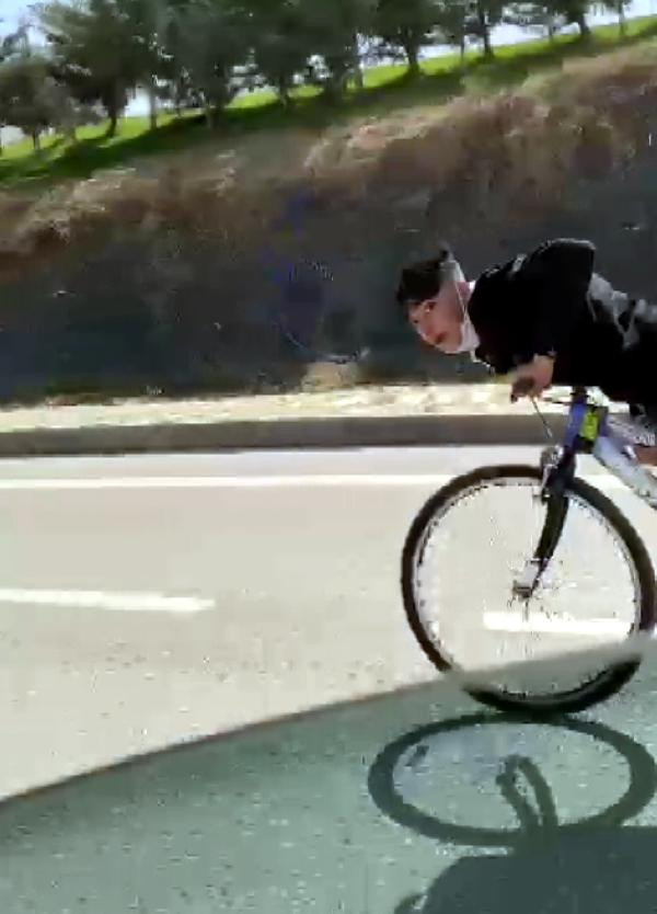 Bisiklet üstünde tehlikeli yolculuk - Resim : 3