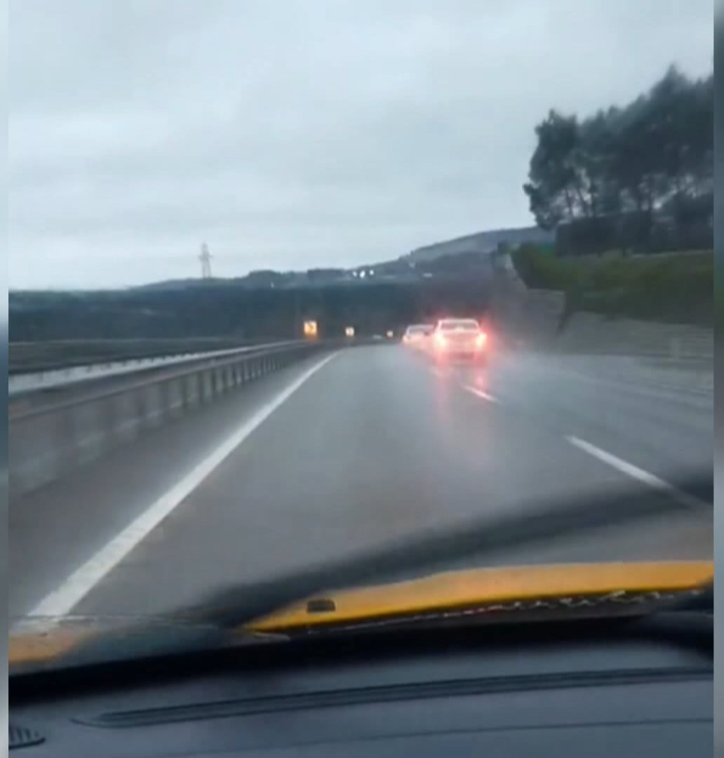 Şile'de bomboş yolu paylaşamadılar araçları çarpıştırdılar. Allah akıl fikir versin - Resim : 1