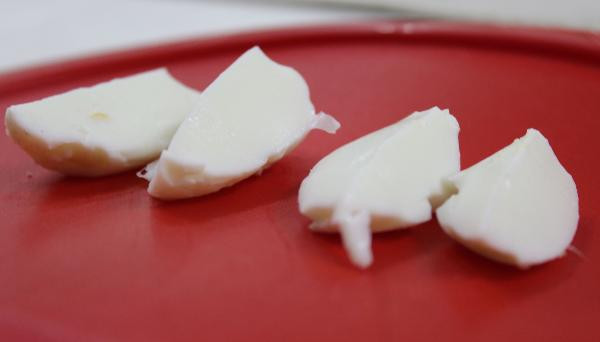 Sarısı olmayan yumurta kahvaltı sofrasındakileri şok etti. Daha neler göreceğiz neler işiteceğiz - Resim : 2