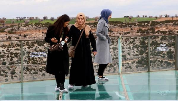 Yürümek cesaret istiyor seyredenlerin içi çekiliyor - Resim : 1