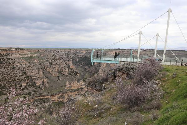 Yürümek cesaret istiyor seyredenlerin içi çekiliyor - Resim : 14