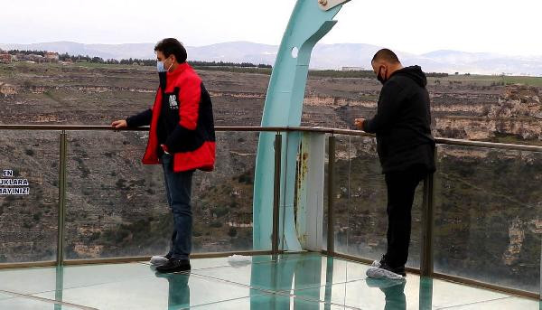 Yürümek cesaret istiyor seyredenlerin içi çekiliyor - Resim : 16