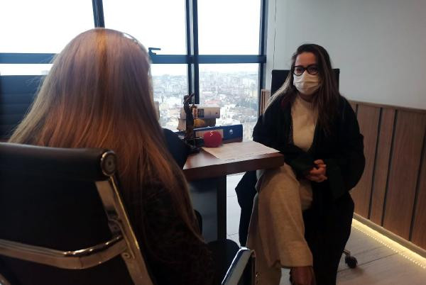 Patronu boğazına bıçak dayadı. Ölmemek için 4 saat ecel terleri döktü - Resim : 1