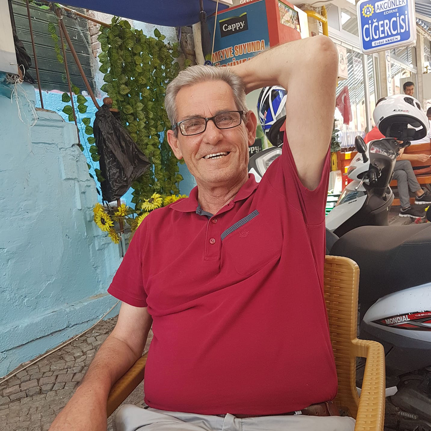 Sevilen şarkıcı Cem Adrian'ın acı günü - Resim : 1