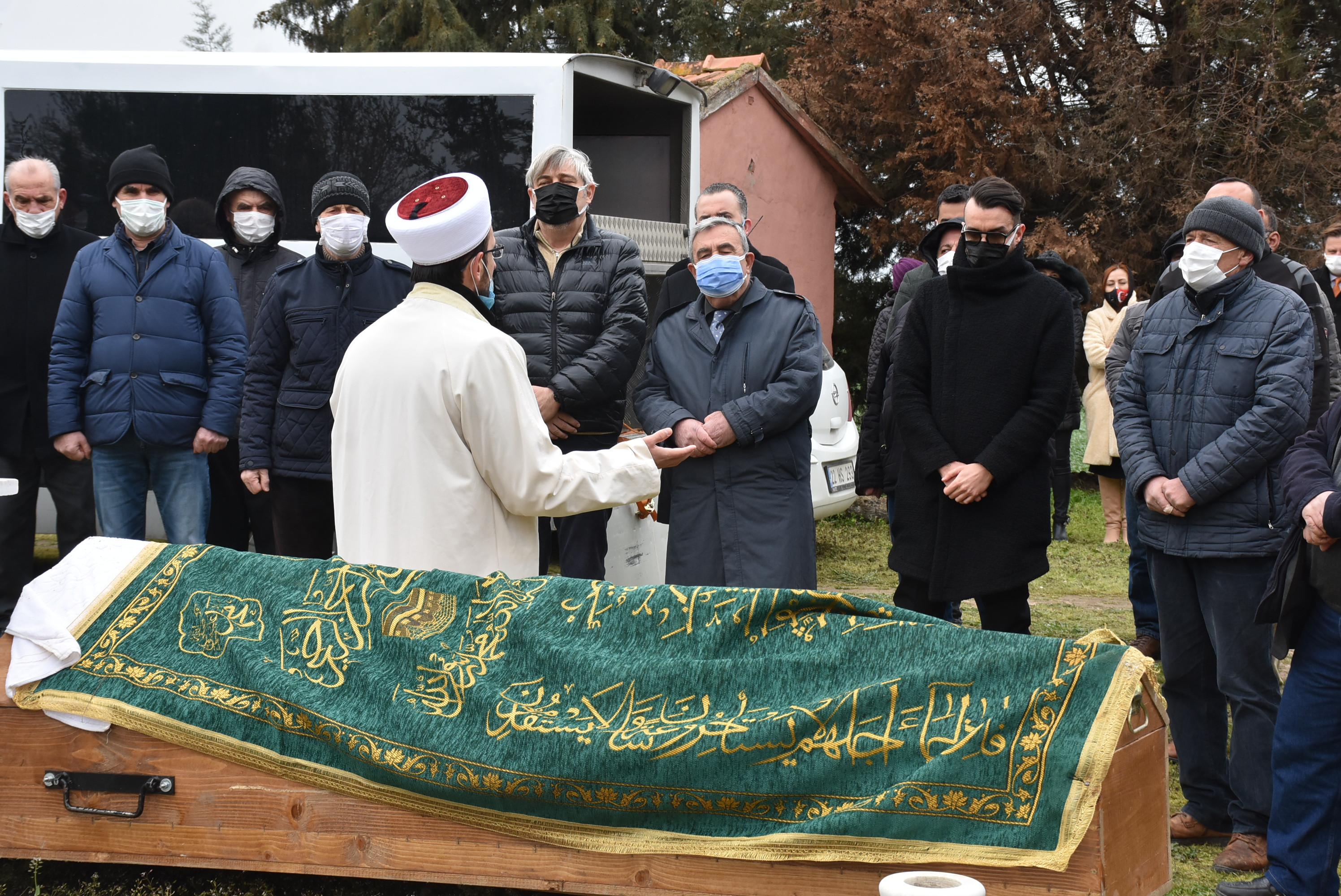 Cem Adrian'dan babasına son görev - Resim : 1