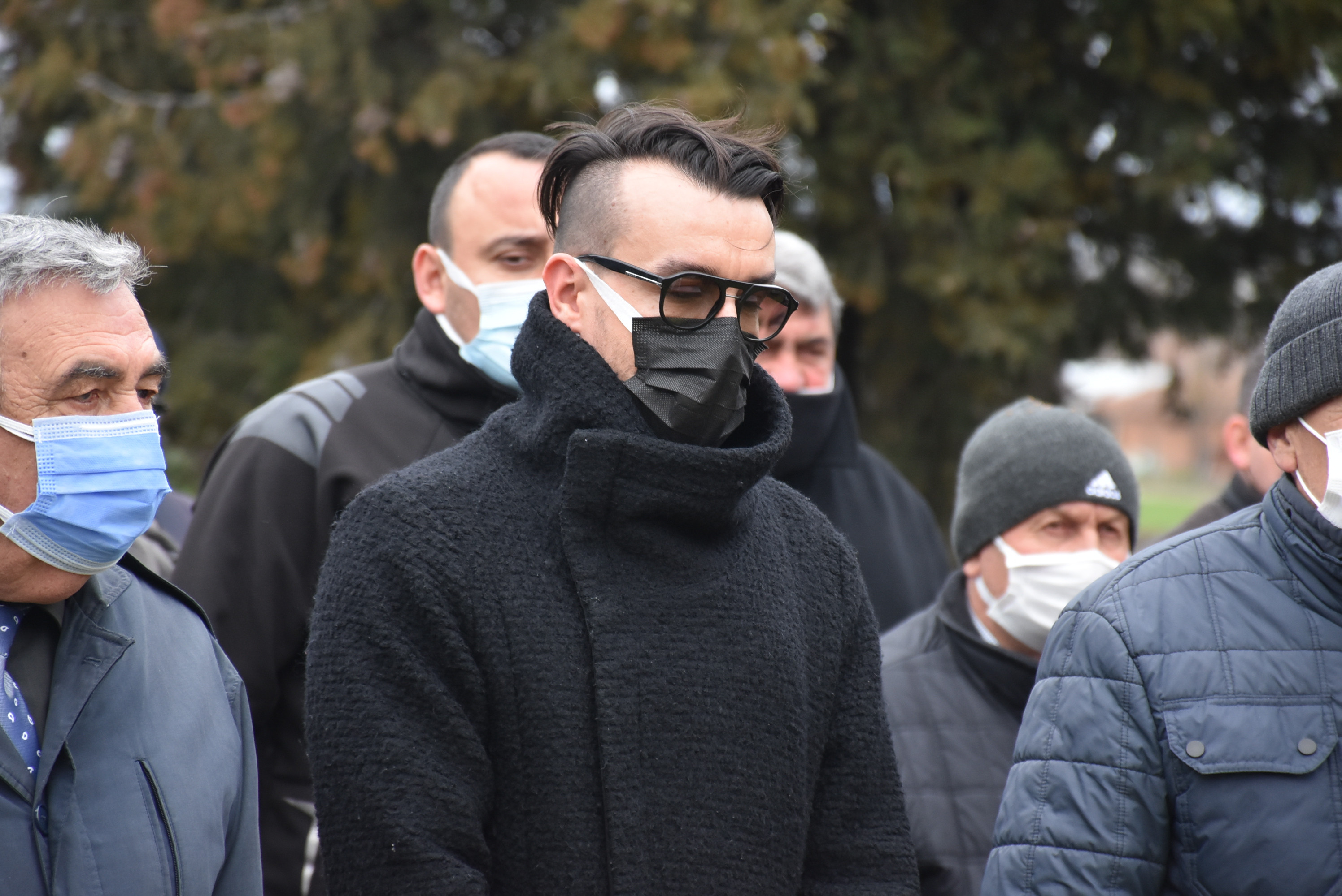 Cem Adrian'dan babasına son görev - Resim : 2