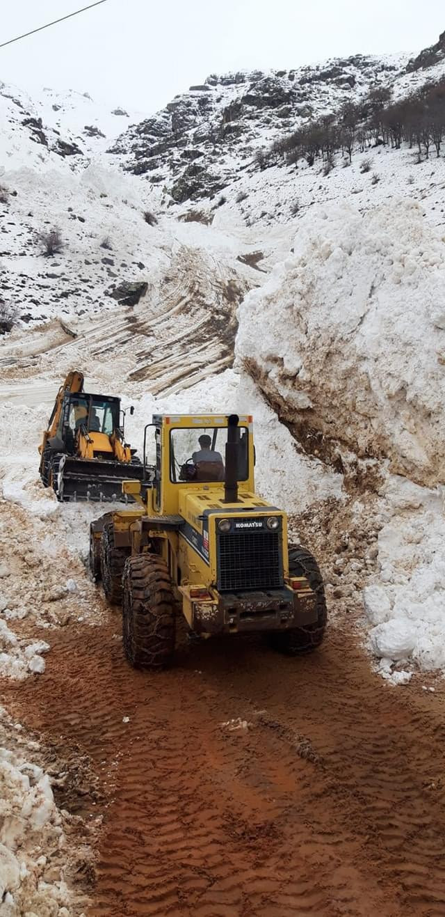 Bayburt'ta çığ düştü yol kapandı - Resim : 1